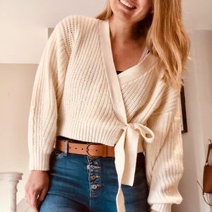 H&M White Cropped Ballet Sweater